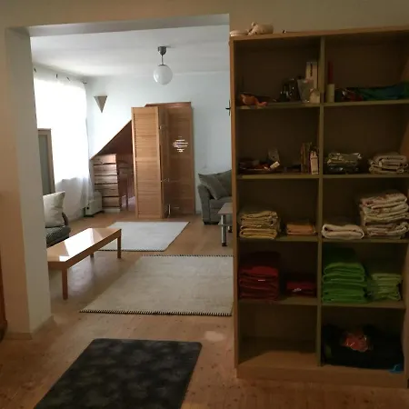 Side 2 Apartment *