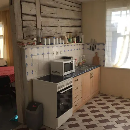 Side 2 Apartment *