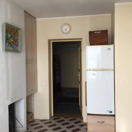 Side 2 Apartment